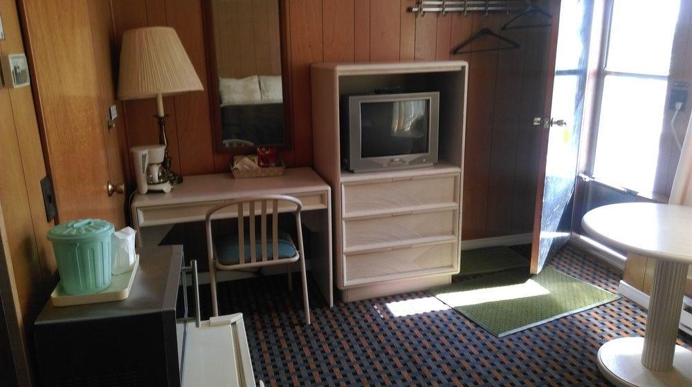 Bay Lake Inn - Frontiersman Motel Latchford Екстер'єр фото