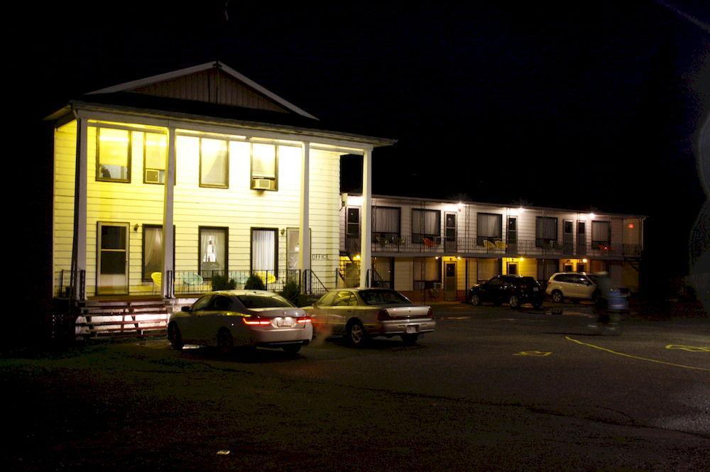 Bay Lake Inn - Frontiersman Motel Latchford Екстер'єр фото