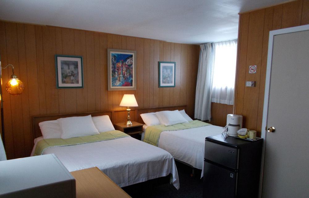 Bay Lake Inn - Frontiersman Motel Latchford Екстер'єр фото