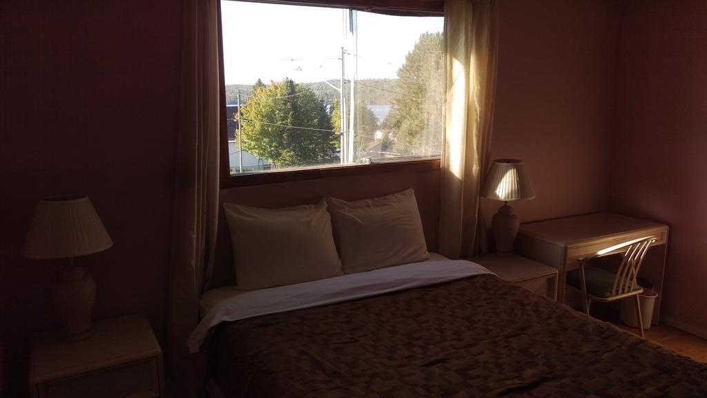 Bay Lake Inn - Frontiersman Motel Latchford Екстер'єр фото