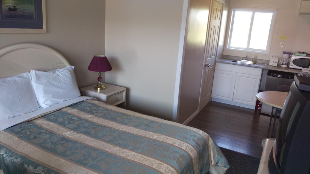 Bay Lake Inn - Frontiersman Motel Latchford Екстер'єр фото