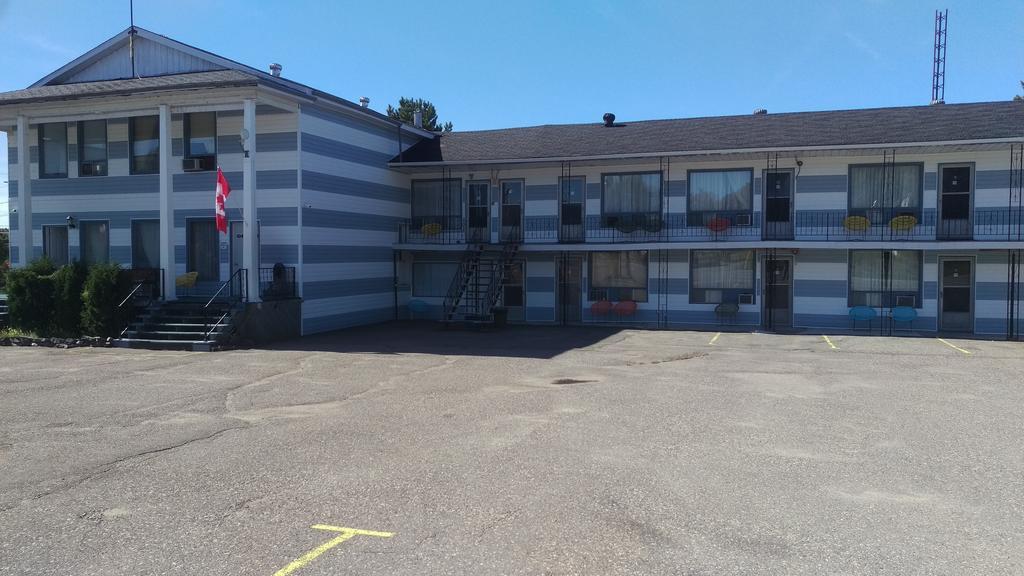 Bay Lake Inn - Frontiersman Motel Latchford Екстер'єр фото