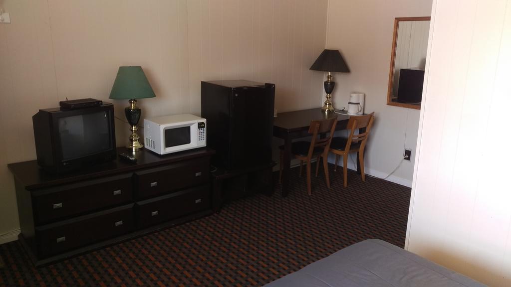Bay Lake Inn - Frontiersman Motel Latchford Екстер'єр фото