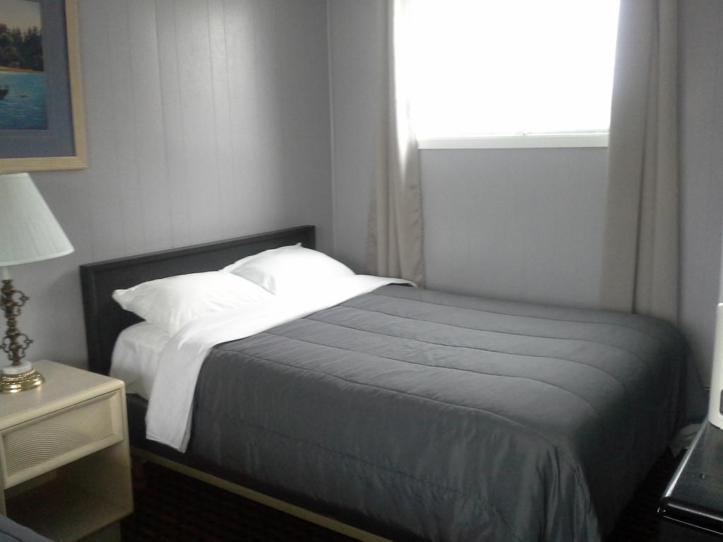 Bay Lake Inn - Frontiersman Motel Latchford Екстер'єр фото